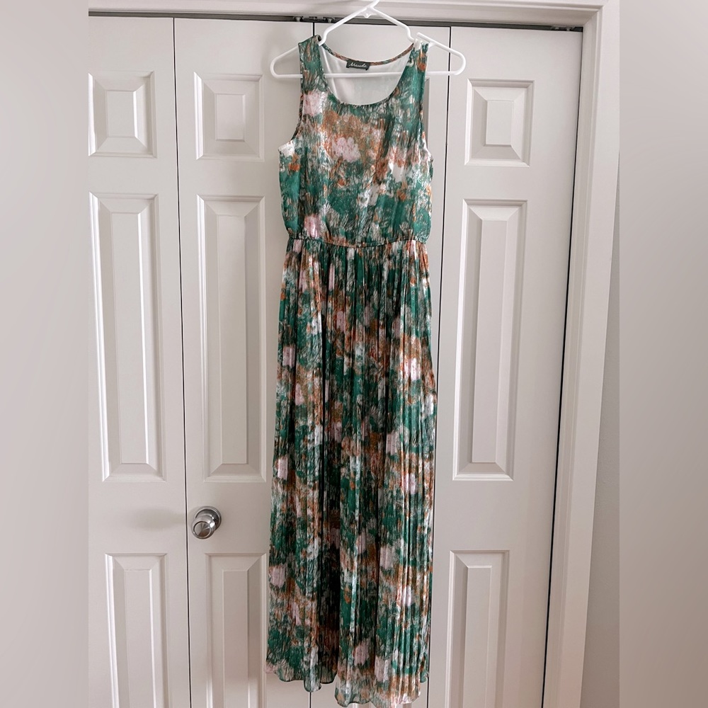 Sleeveless Multi Colored Floral Maxi Size Medium